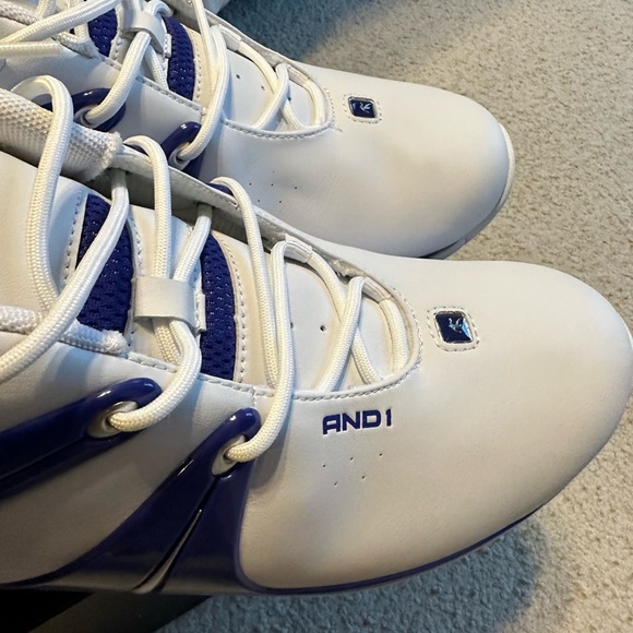 Men’s basketball shoes!
